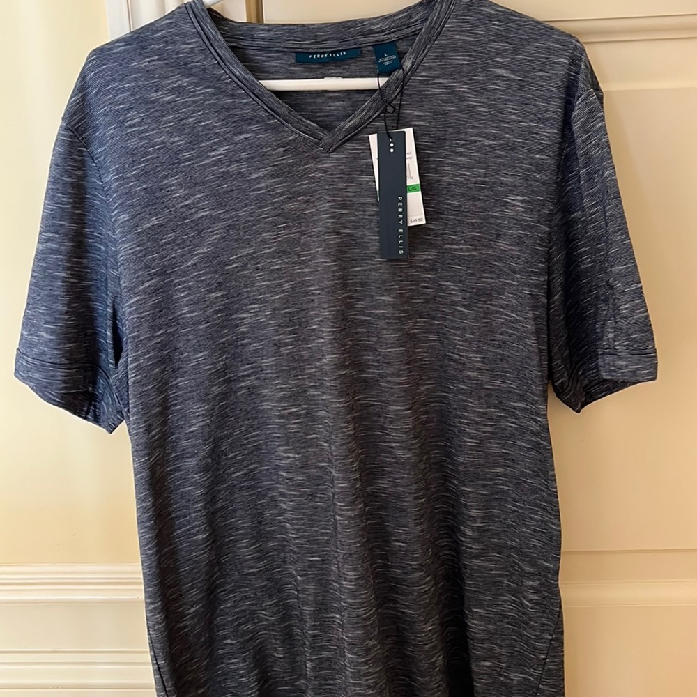 Men’s Perry Ellis large T-shirt